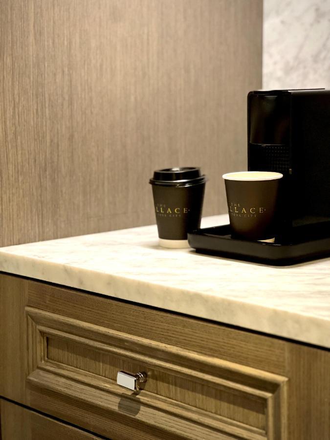 The Wallace Hotel New York Buitenkant foto A coffee machine in a private suite